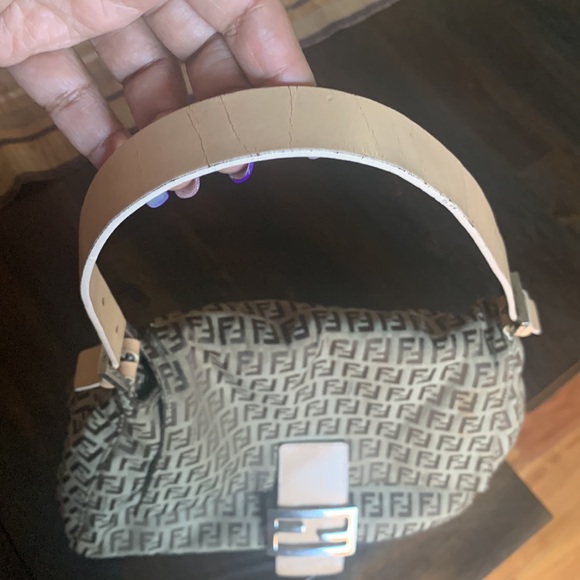 Fendi Zucca Shoulde bag/ Tan color - Picture 5 of 8